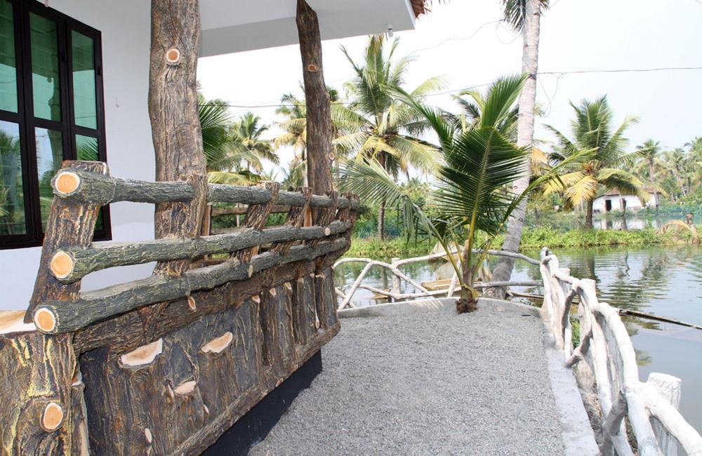 Munroe Island Lake Resort Mundrothuruth Buitenkant foto