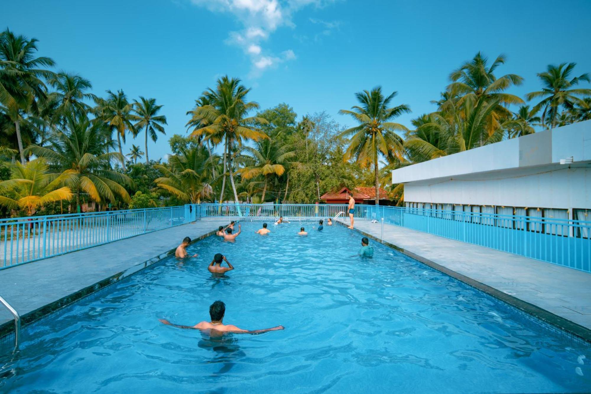 Munroe Island Lake Resort Mundrothuruth Buitenkant foto