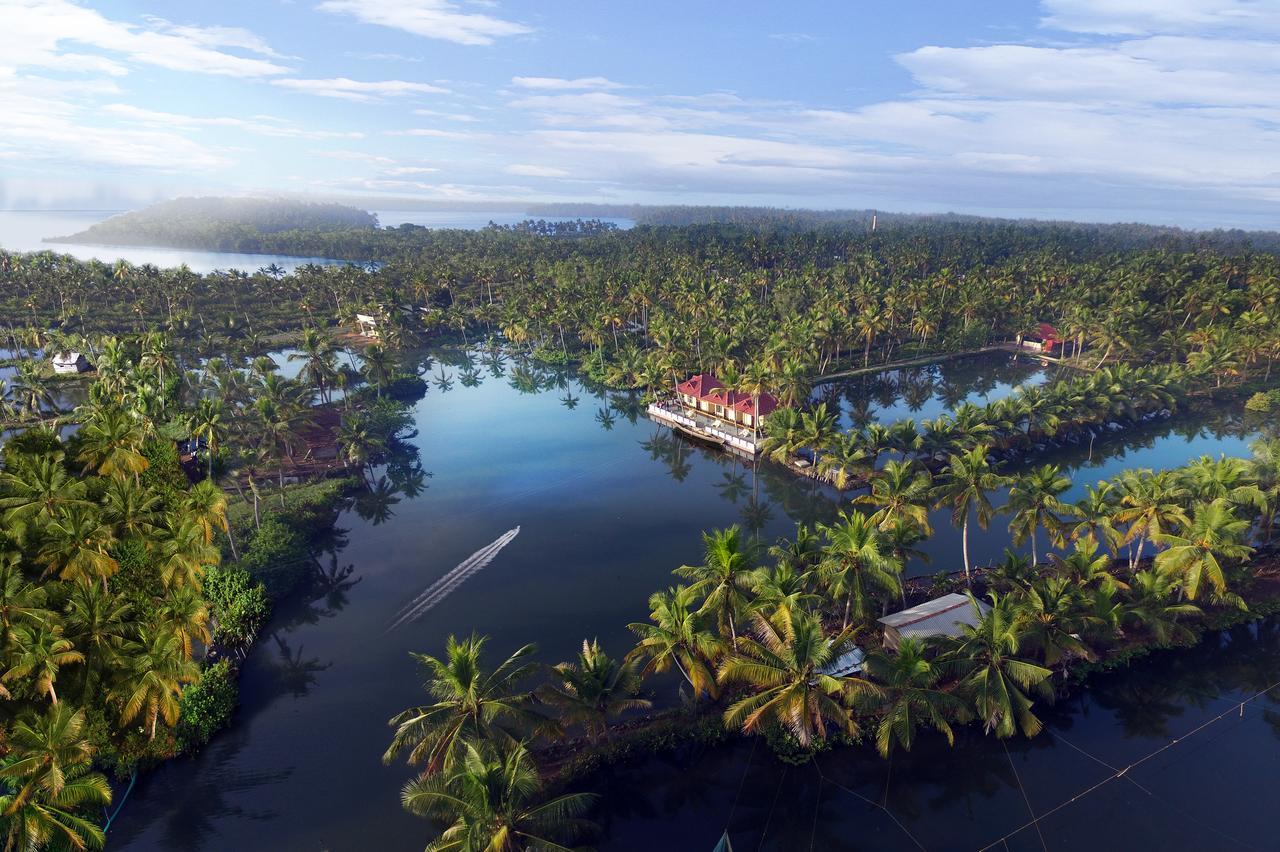 Munroe Island Lake Resort Mundrothuruth Buitenkant foto