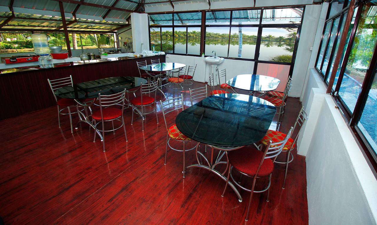 Munroe Island Lake Resort Mundrothuruth Buitenkant foto