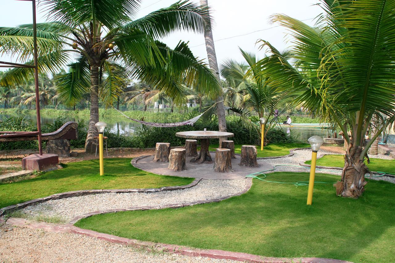 Munroe Island Lake Resort Mundrothuruth Buitenkant foto