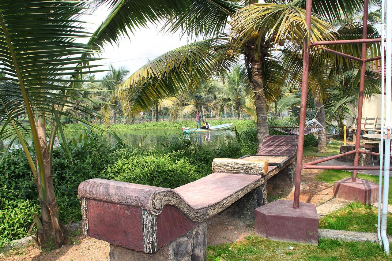 Munroe Island Lake Resort Mundrothuruth Buitenkant foto